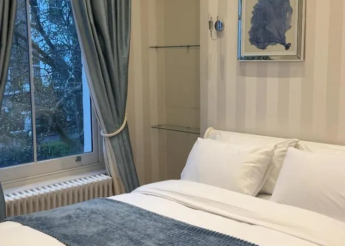 Luxury Garden View Flat - Kensington